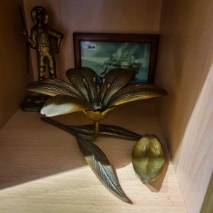 Cinzeiro Vintage Flor de Lótus 6 Pétalas Destacáveis – Metal Dourado