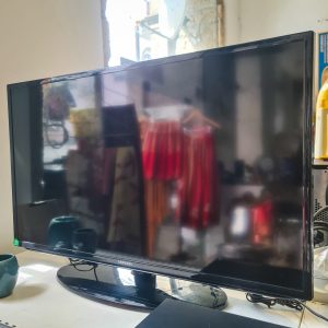 TV LED Samsung 40'' UE40EH5000 (Full HD, 2x HDMI, USB Movie) – com base