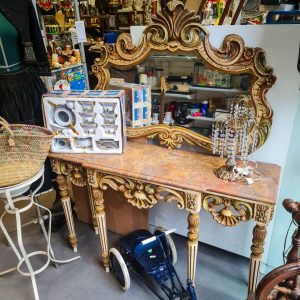 Consola c/ Espelho Estilo Rococó (Revival séc. XX) — Madeira Entalhada c/ Dourados, Tampo Mármore, 6 Pernas, Conjunto Entrada