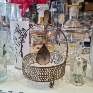 Taça Vidro Lapidado c/ Suporte Metal Vazado e Colher Antiga