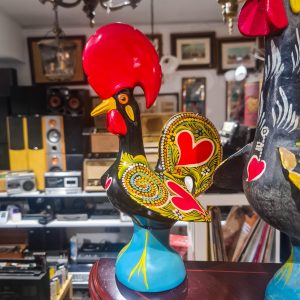 Galo Barcelos Artesanal Cerâmica Pintada à Mão – 33,5 cm