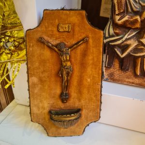 Crucifixo Parede c/ Pia de Água Benta – Bronze e Veludo – Vintage Religioso