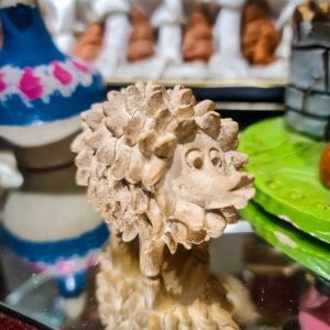 Ouriço-Cacheiro Barro Cru – Atribuído à Oficina “Mistério Pai” | Escultura Artesanal Portuguesa