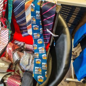 Gravata Enzo Mariani Kollektion – Estampado Humorístico Azul – Microfibra 100% Poliéster