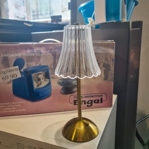 Candeeiro Mesa LED “Crystal Lamp” MY01 | Base Dourada | Cúpula Acrílica Canelada | USB-C | 30 cm