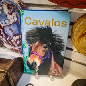 Livro “Cavalos: Raças, Criação e Cuidados” | Edição a cores com mais de 100 raças ilustradas