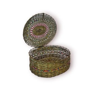 Caixa Artesanal Metal Entrançado com Missangas Coloridas – Formato Oval com Tampa Articulada