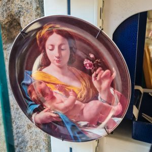 🎄 Prato Vista Alegre – Festa de Natal 1996 – “A Virgem da Rosa e o Menino” – 19,5 cm