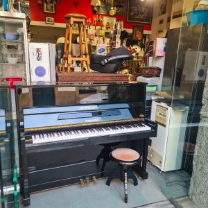 🎹 Piano Vertical Strauss – Preto Brilhante + Banco Original (Afinado)