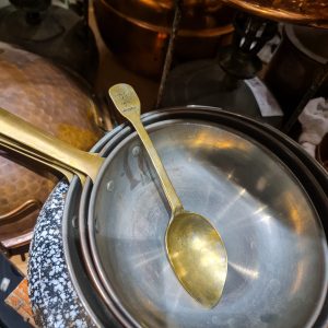 🥄 Colher Antiga Latão com Marcas Decorativas