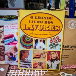 📘 O Grande Livro dos Lavores – Círculo de Leitores (Vintage)