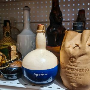 🍶 Garrafa Decorativa Cerâmica – Cabo Verde | Artesanal