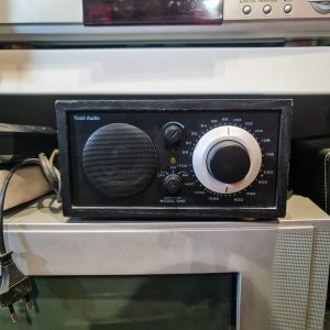 📻 Tivoli Audio Model One – Rádio AM/FM Design Henry Kloss
