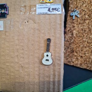 🎸 Pin / Broche Decorativo Forma Guitarra