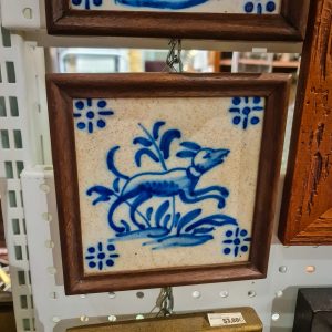 🧱 Azulejo Antigo Lamego Azul e Branco – Motivo Animal