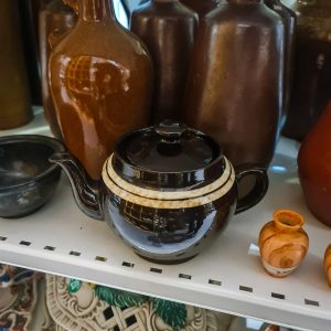 ☕ Bule / Chaleira em Cerâmica Vidrada – Tons Castanho e Bege