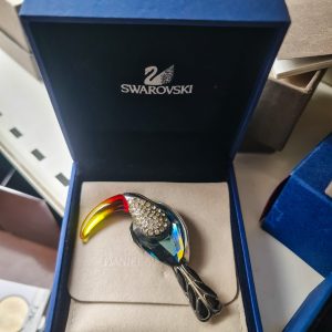 🦜 Broche Tucano Swarovski – Crystal Paradise