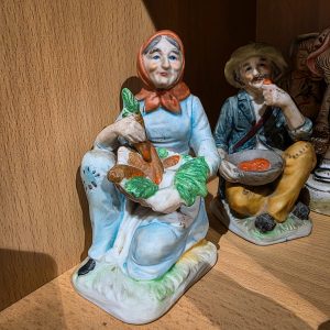 👩‍🌾 Figura Decorativa Camponesa Cerâmica – Arte Popular Portuguesa – 11,5 cm