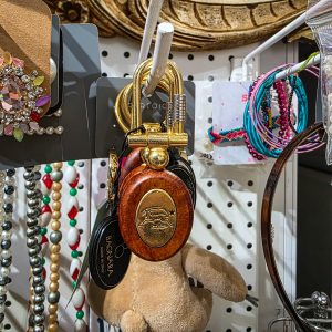 ♑🔑 Porta-Chaves BAGNARA – Signo Capricórnio – Madeira e Metal Dourado – Made in Italy