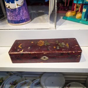 🌸 Caixa Japonesa Lacada Antiga – Floral Dourado – Com Fecho – 24,5 cm