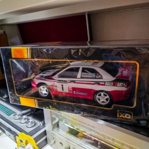 🚗 Mitsubishi Lancer Evolution Ralliart #1 – IXO Models 1:18