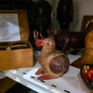 🪵 Escultura Artesanal Madeira – Ave Tribal Decorativa – 8,5 cm