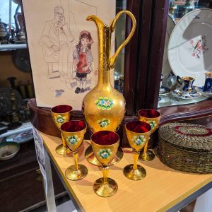 🍷 Conjunto Licoreiro Italiano Vintage Vidro Rubi Dourado – Garrafa + 5 Cálices (Made in Italy)