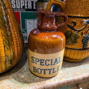 🏺 Garrafa Decorativa em Grés “Special Bottle” – Estilo Vintage Rústico