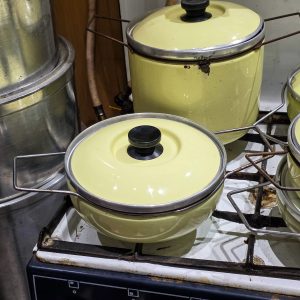 🍲 Panela Vintage Esmaltada Aço – Cor Bege Pastel com Tampa | 19 cm