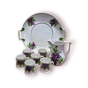 🍇 Conjunto Vintage Faiança Sacavém – Jarra, 6 Chávenas e Prato com Motivo Uvas