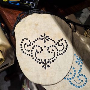 🧵 Bolsa Tradicional em Linho Cru Bordada à Mão – Estilo Minho