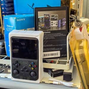 🎮 Consola Portátil Retro R36S Ecrã LCD – 3500mAh | Como Nova