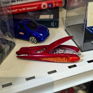 🚗 Hot Wheels “Wild Thing” 2002 – Modelo Futurista com Cockpit Móvel