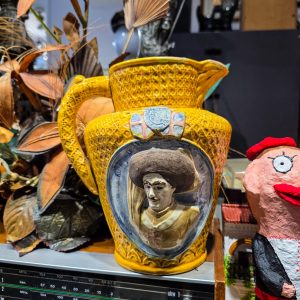 🏺 Caneca Antiga “Caravela c/ Relevo D. Afonso” Assinada FT – 23,5 cm