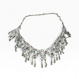 💃 Colar Étnico Vintage Metal com Pendentes e Pedras Vermelhas – Estilo Boho Chic