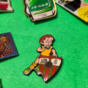 ⚽ Pin Esmaltado Sevilla FC – Figura Infantil com Escudo