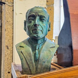 🗿 Busto Masculino Vintage Patinado em Azul/Verde — Peça Decorativa Assinada