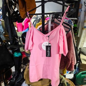 👚 Blusa Boohoo Rosa Open Shoulder | Tamanho UK 8 / EU 36 | Nova com Etiqueta