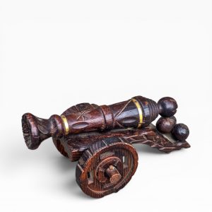 🏰 Canhão Decorativo Antigo Madeira Talhada | 45cm | Peça de Coleção