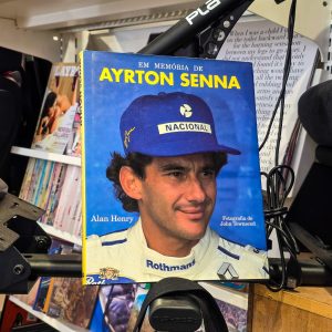 🏎️ Livro “Em Memória de Ayrton Senna” — Alan Henry / John Townsend
