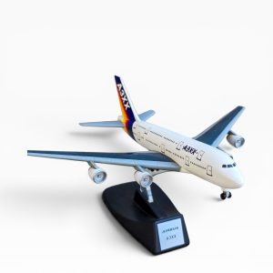 ✈️ Miniatura Avião Airbus A3XX com Suporte — Modelo Decorativo de Coleção