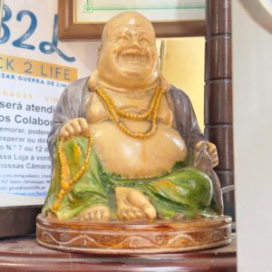 🪷 Estátua Budai (Buda Sorridente) em Cerâmica Esmaltada – Figura Oriental Decorativa