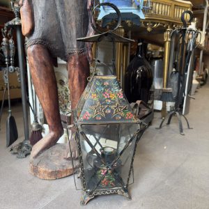 🏮 Grande Lampião Vintage em Metal e Vidro Pintado à Mão – Arte Popular