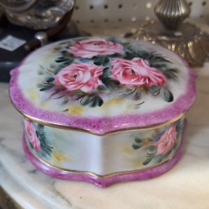 🌹 Caixa Guarda Joias Vintage em Porcelana Pintada à Mão com Rosas – Assinada