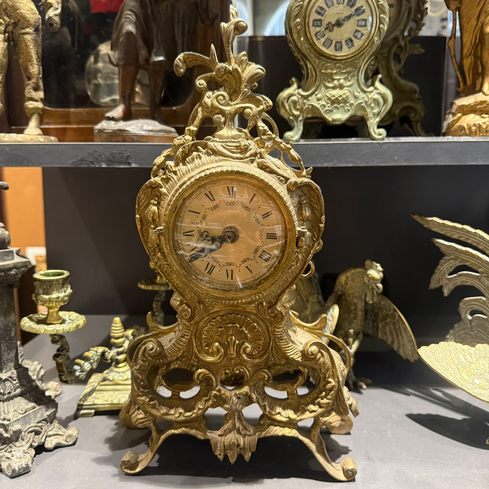 🕰️ Relógio de Mesa em Latão — Estilo Rococó, Mecanismo Romatic