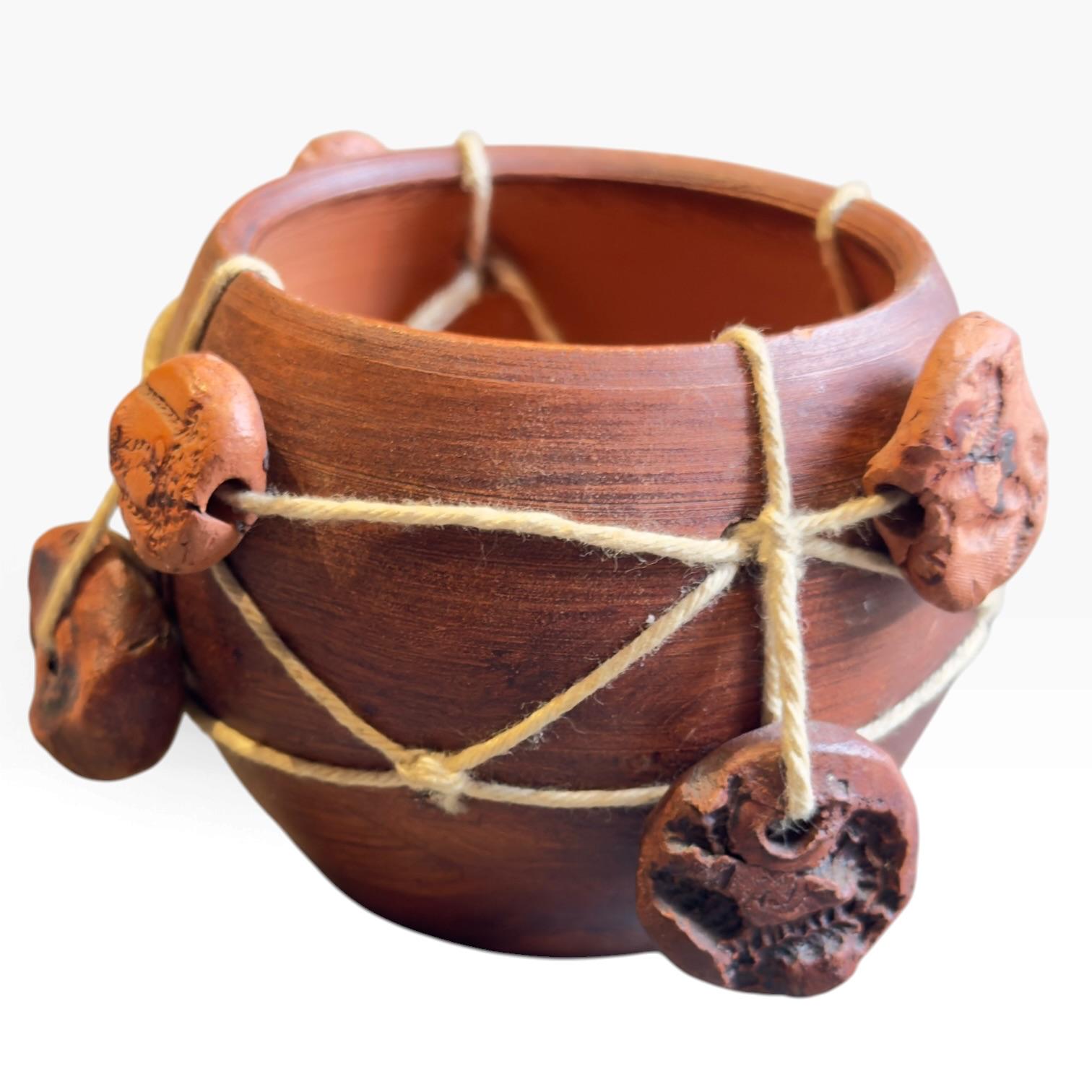 🤎 Taça Decorativa Atelier Ana Todo Bom com Cordão e Pendentes