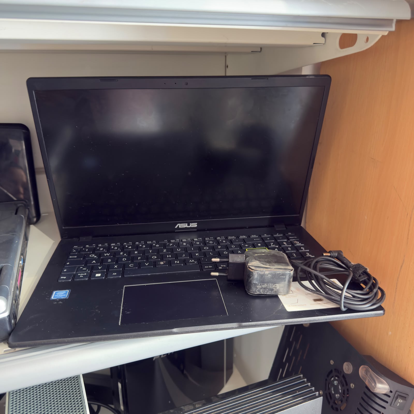 💻 Portátil ASUS E510MA 15,6” com Carregador e Webcam Externa